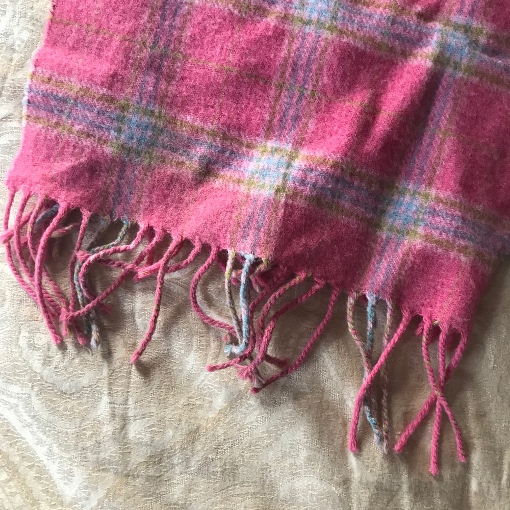 ๐ PINK PLAID WOOL SCARF! ๐ - Picture 2 of 3